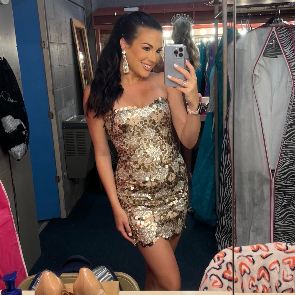 🤩 GOLD SHERRI HILL COCKTAIL 🤩